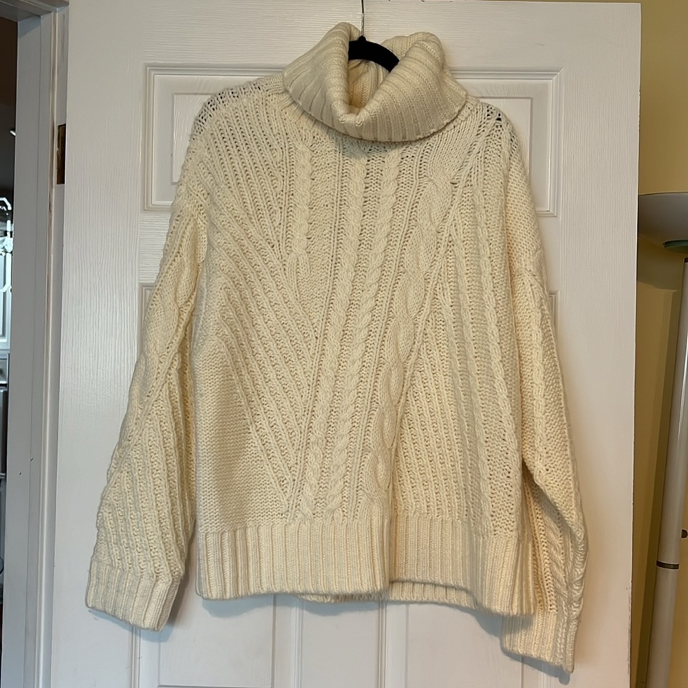 Nantale Cable Sweater in Ivory
Song of Style in size m brand new with tags